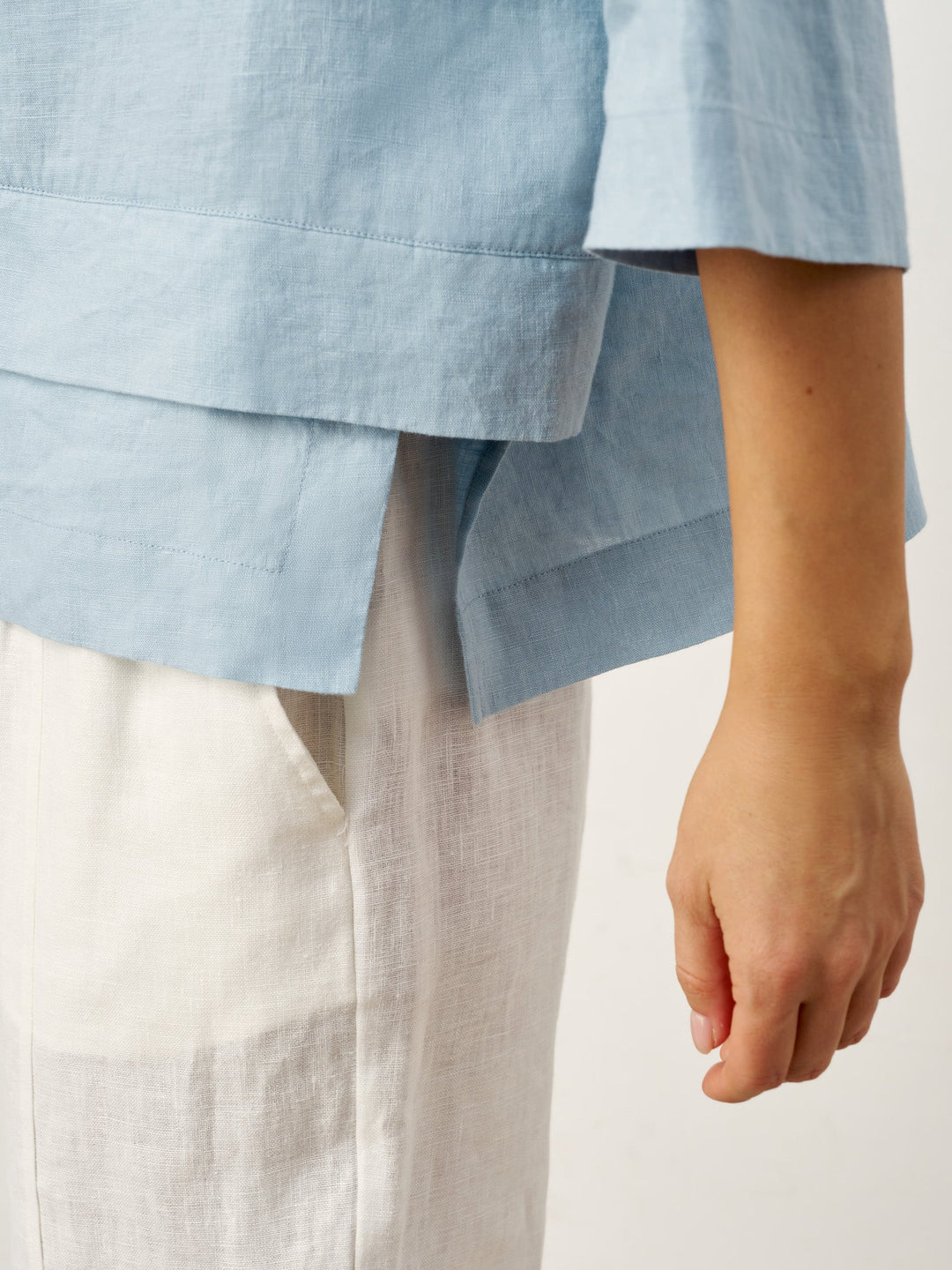 CAMISA DE LINO BAJO ASIMÉTRICO