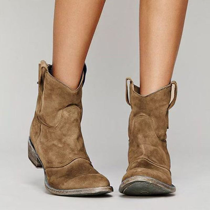 Carlotta – Botines de ante atemporales
