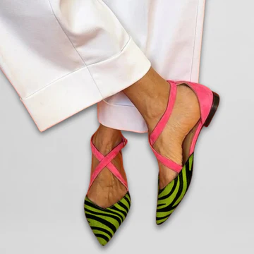 Zarella | Sandalias planas con estampado de cebra y tiras cruzadas en el tobillo